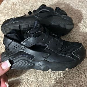 NIKE black Huraches